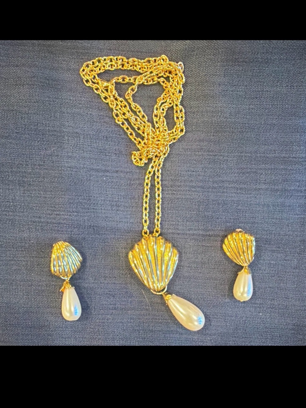 Vintage -1960’s Whiting & Davis Signed Clamshell Pendant Necklace Earring Set
